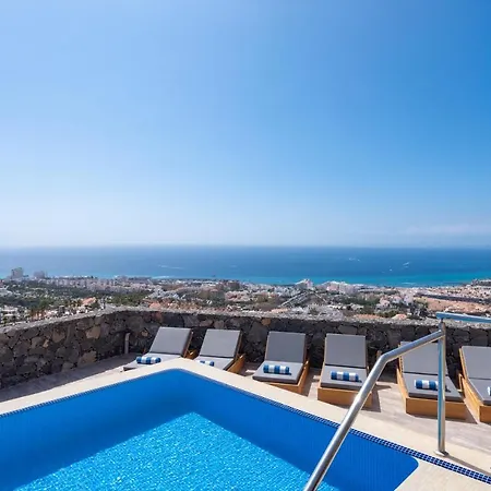 Luxury Maria Private Heated Pool Free Car Except Christmas 빌라 아데제